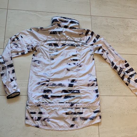 Lululemon Pack it jacket - Picture 2 of 7